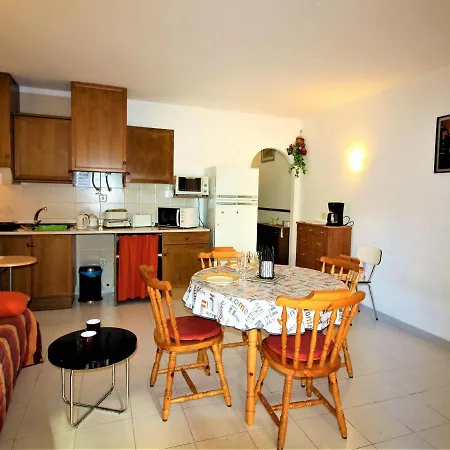 Acogedor Cerca De Playa Y Comercios En Roses, Con Terraza Y Parking Gratuito - Es-258-75 *